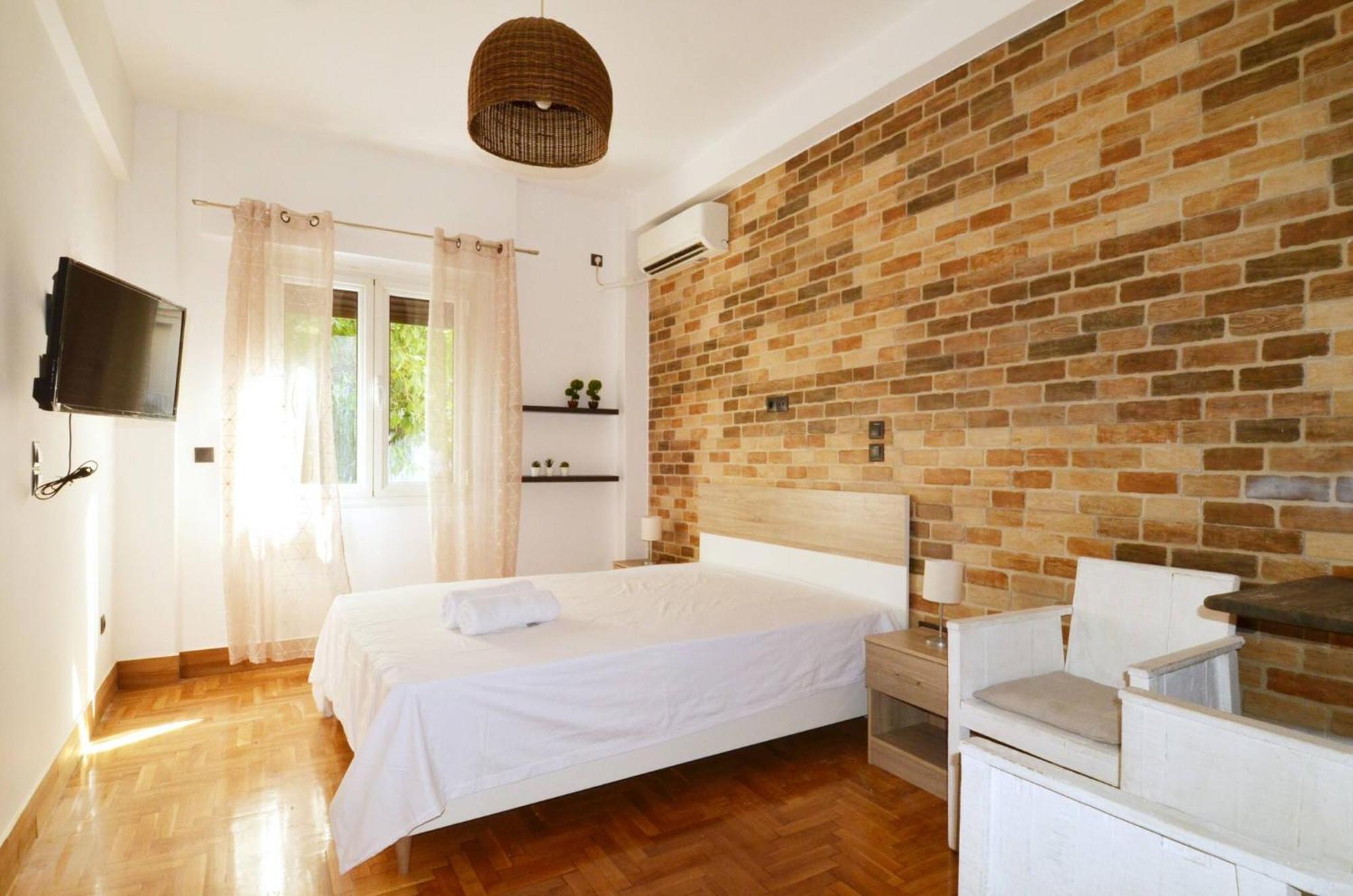 A Modern Rustic Cosy At The Foot Of Mount Lycabettus
