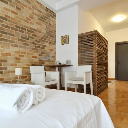 A Modern Rustic Cosy Apartment At The Foot Of Mount Lycabettus Athens Exterior photo