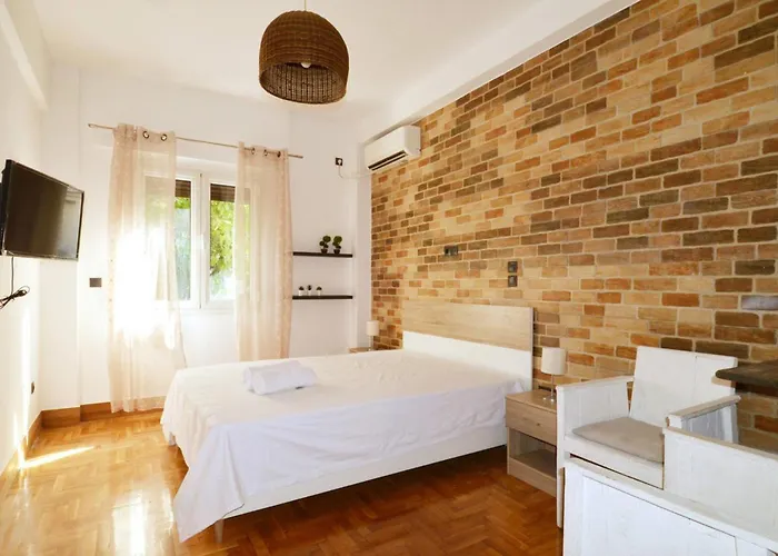 A Modern Rustic Cosy Apartment At The Foot Of Mount Lycabettus