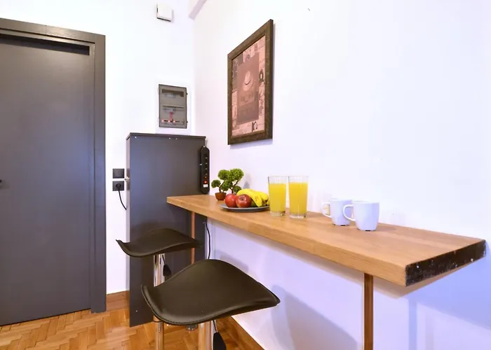 A Modern Rustic Cosy Apartment At The Foot Of Mount Lycabettus