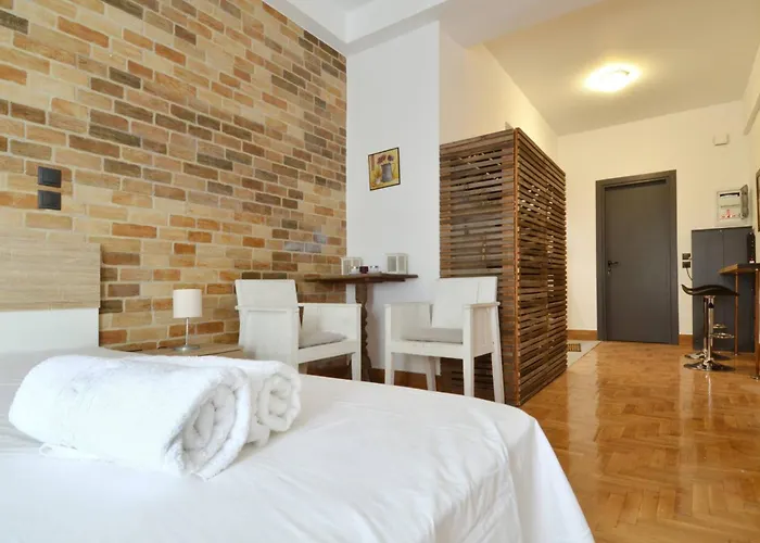 A Modern Rustic Cosy Apartment At The Foot Of Mount Lycabettus