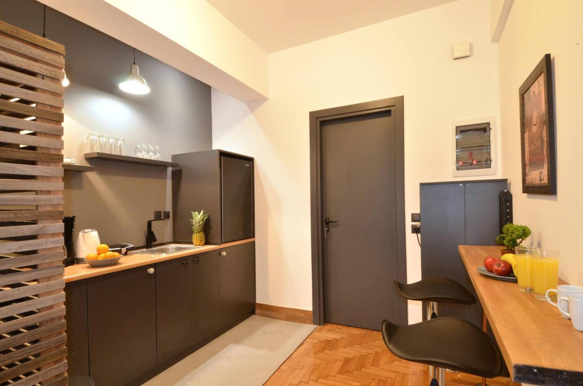 A Modern Rustic Cosy At The Foot Of Mount Lycabettus Athens