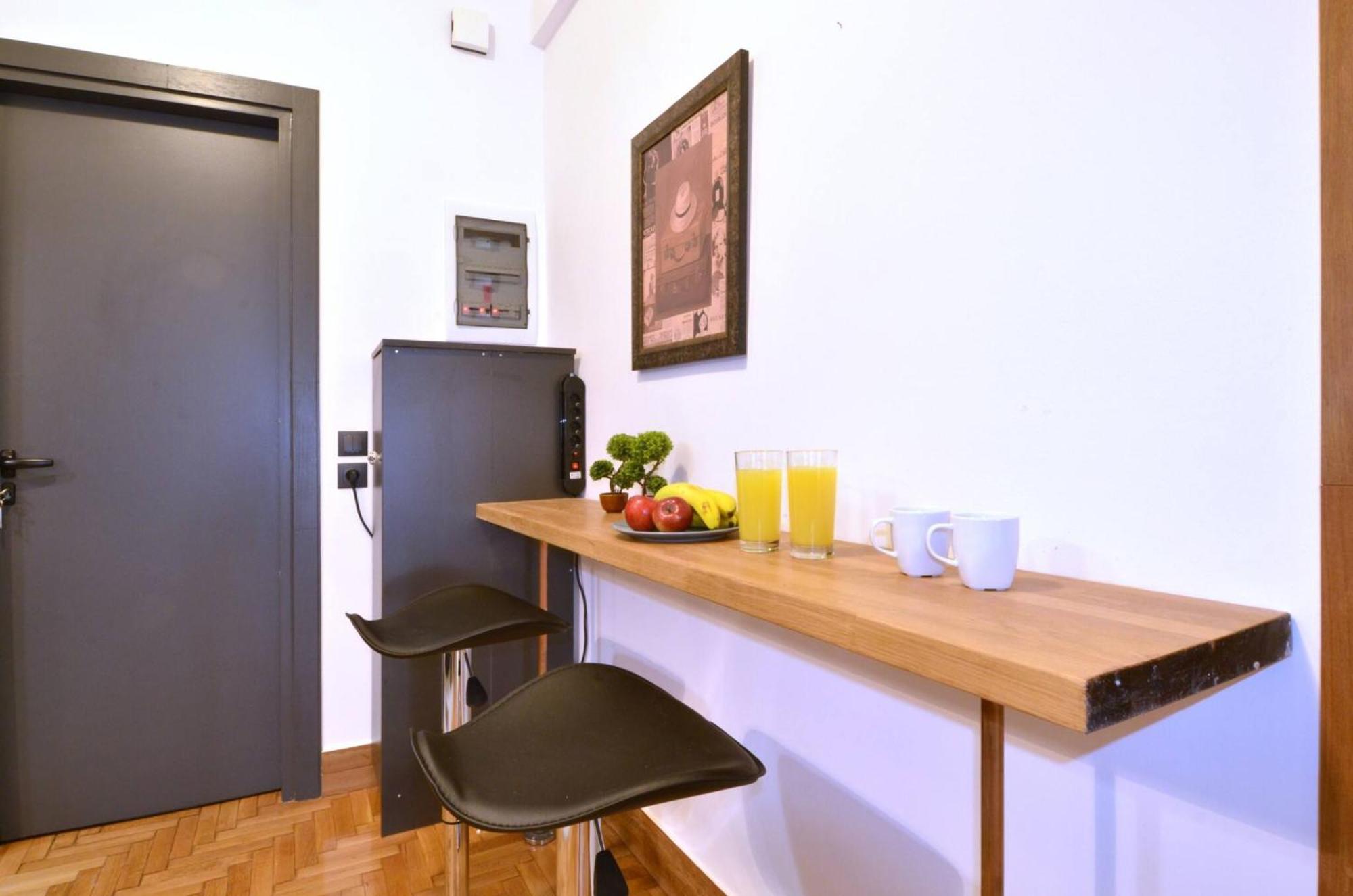 A Modern Rustic Cosy At The Foot Of Mount Lycabettus Apartment *