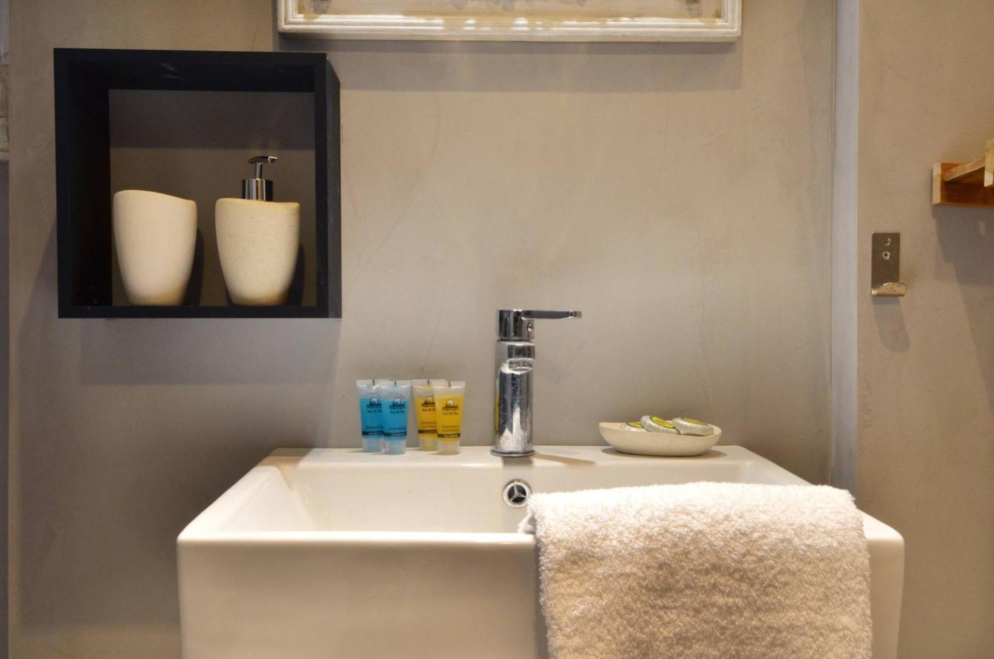 A Modern Rustic Cosy At The Foot Of Mount Lycabettus * Athens